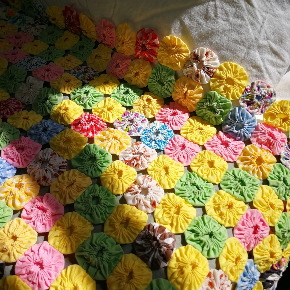 Vintage YoYo Quilt - Queen Size